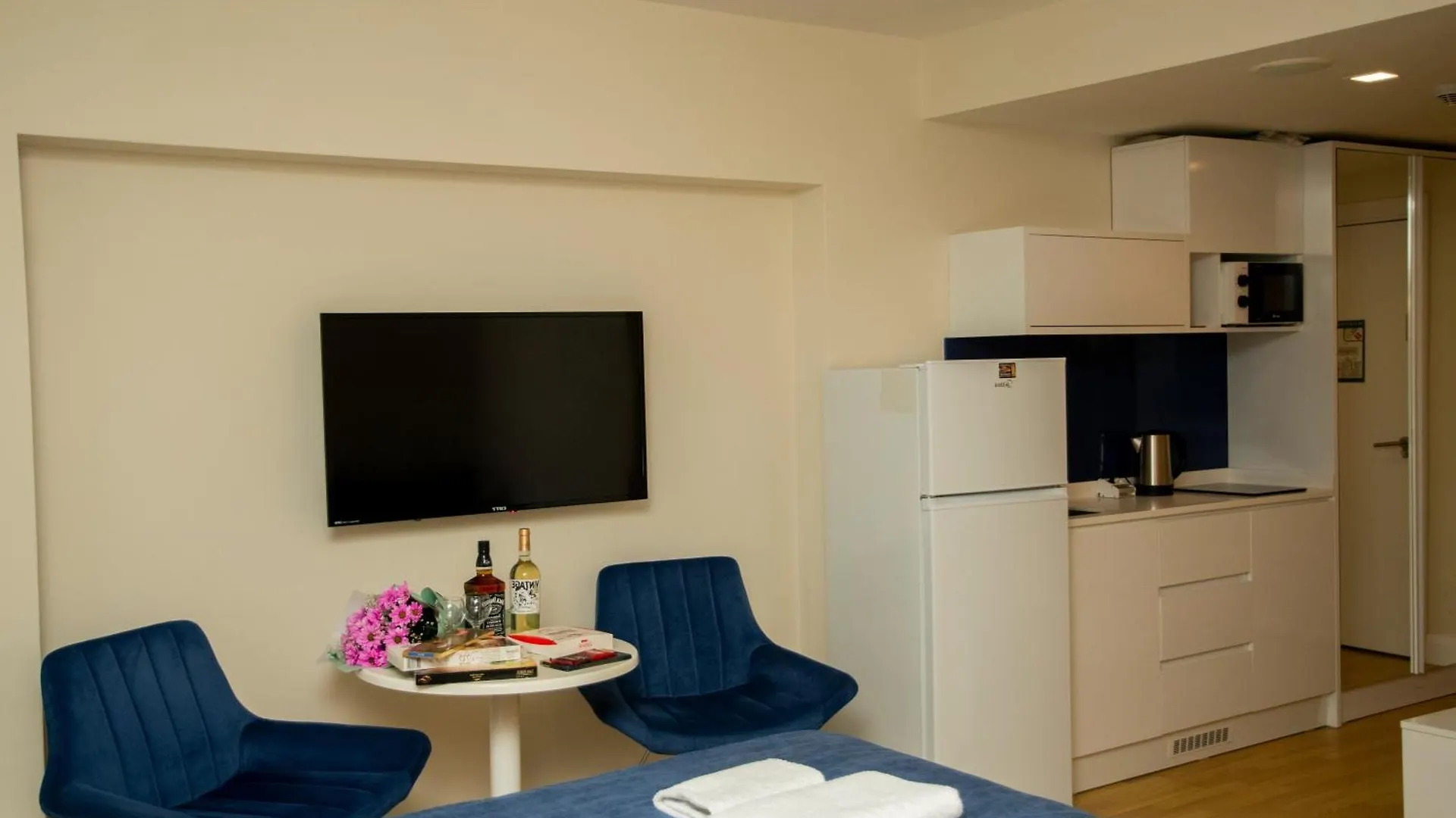 Hotel Beautiful Apartments Near The Sea - Orbi City N8 Batumi